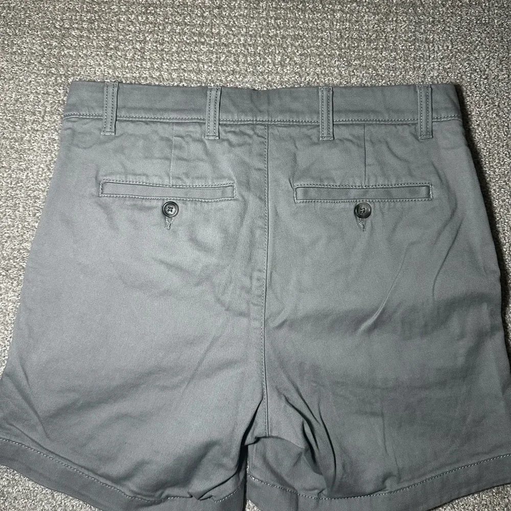 Roundtree & Yorke Charcoal Shorts - Picture 3 of 3